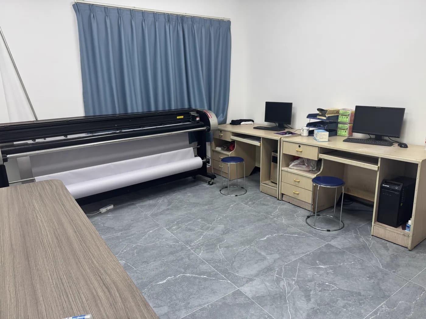 Pattern plotter in the sampling room at Pindon's Dongguan factory