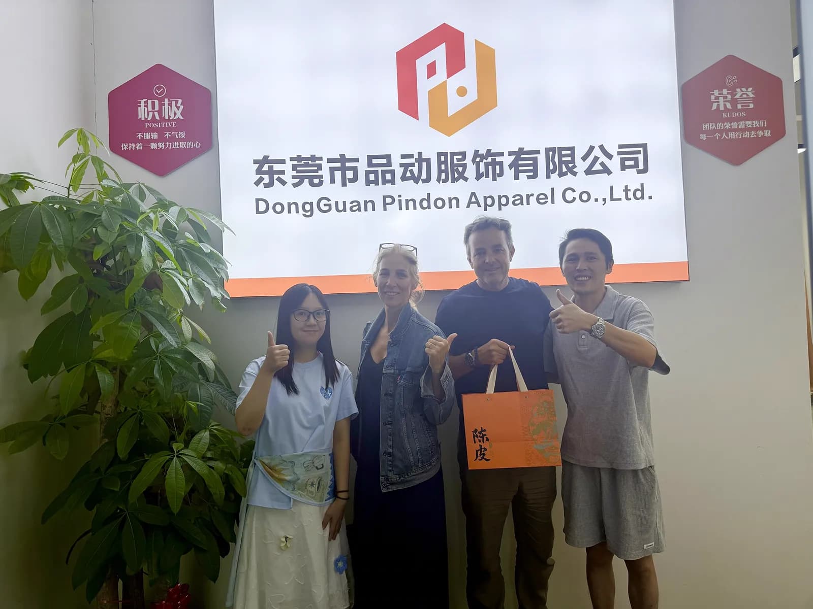 Customers visiting Pindon's clothing factory in Dongguan